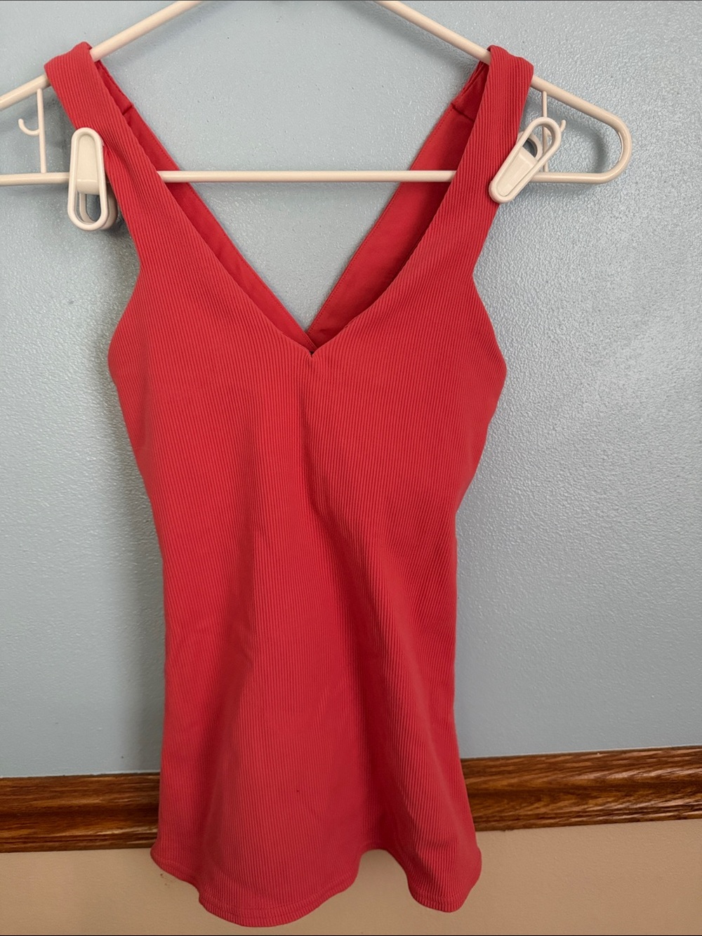ALO Yoga Elevate Ribbed V-Neck Cross Back Tank Top - Coral